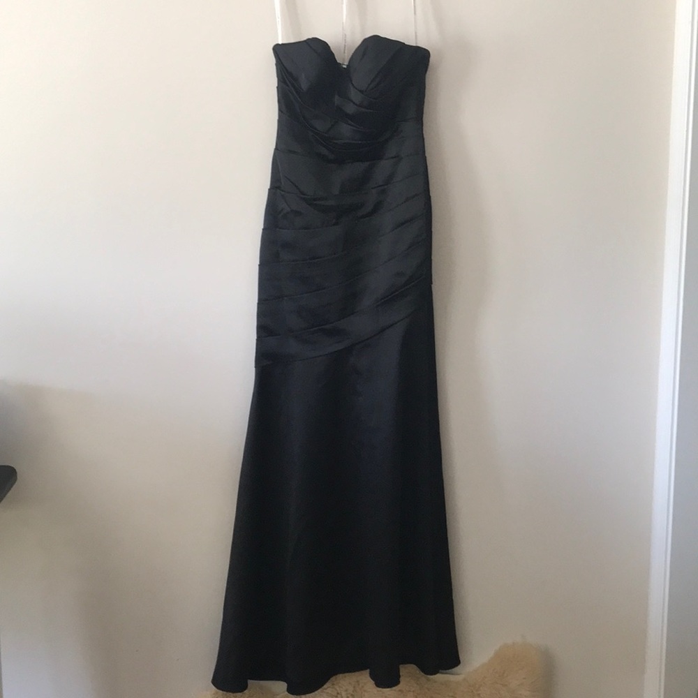 Black dress - mermaid hip hugger.